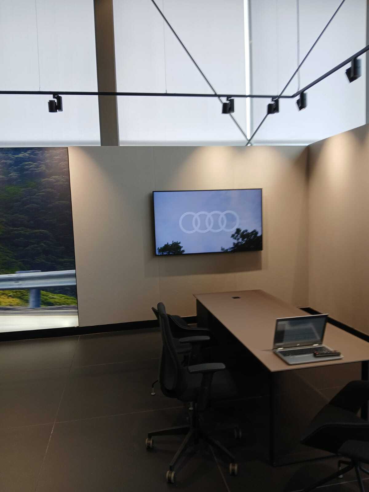 Audi Centrum Amsterdam - meeting room 