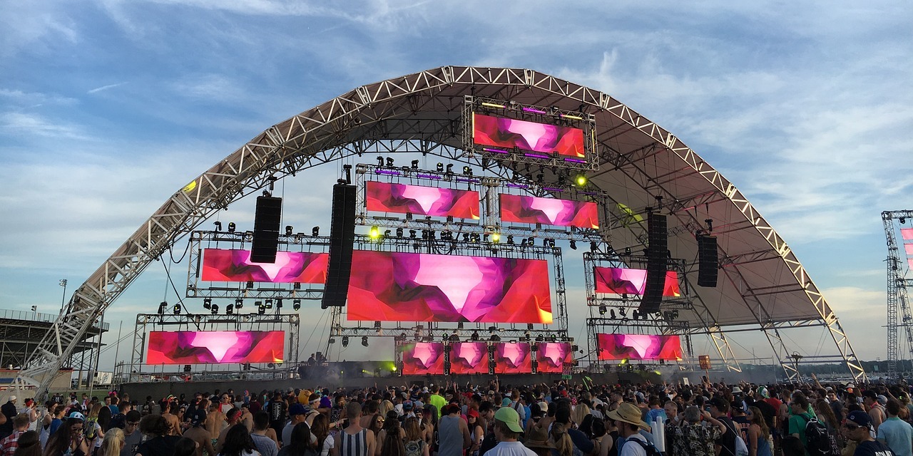 Digital signage at festivals